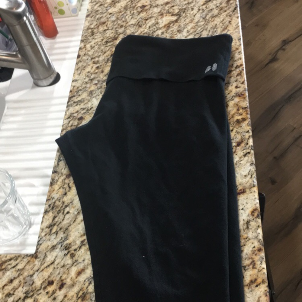 VS fold over waist yoga Capri legging.